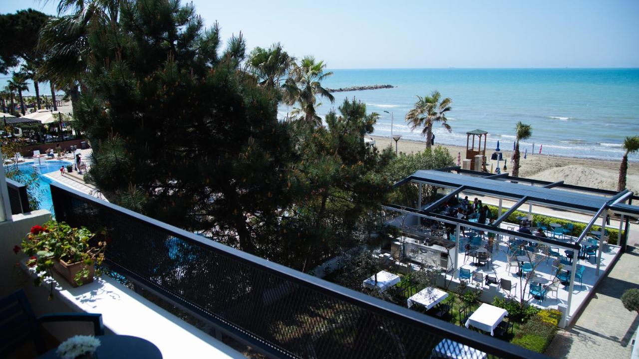 Okej Hotel Golem  Extérieur photo