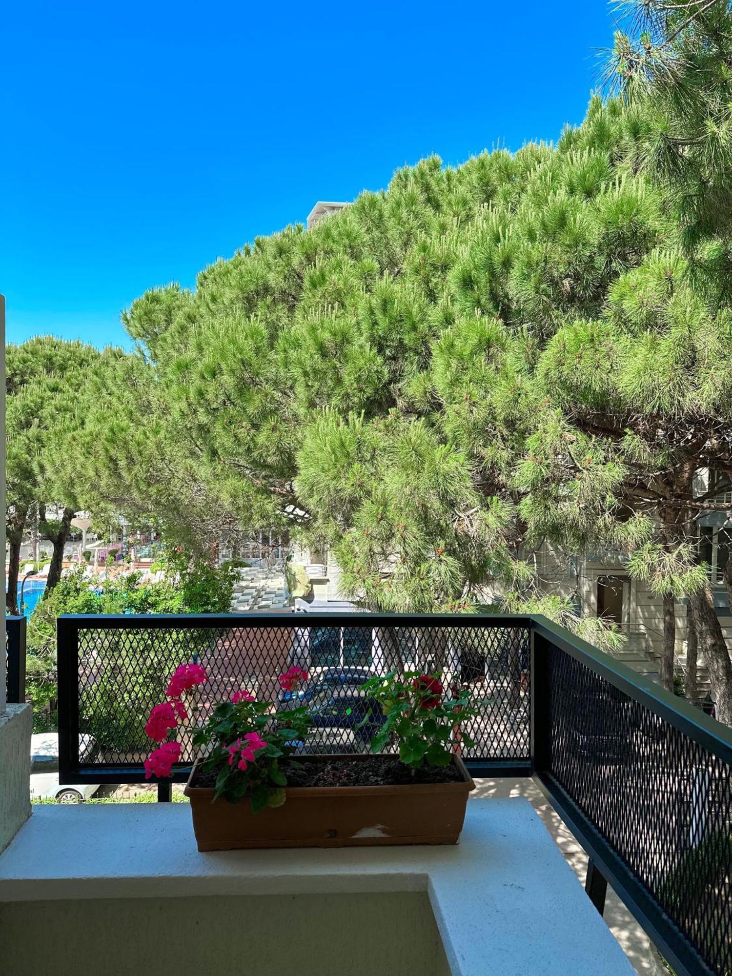 Okej Hotel Golem  Extérieur photo